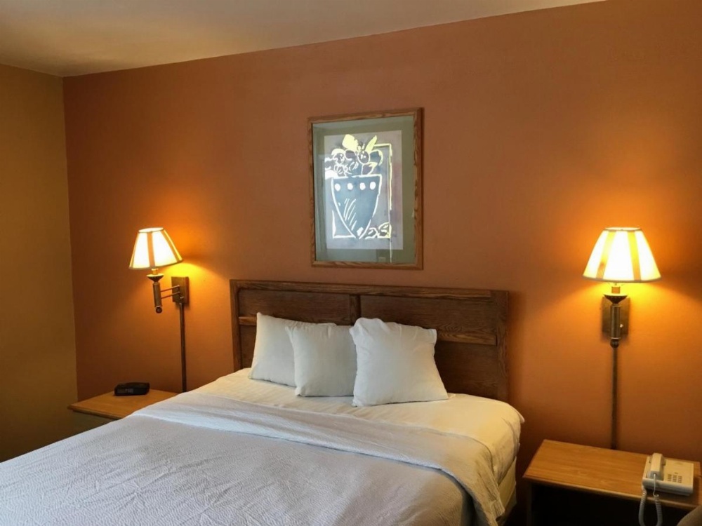 Room image 3